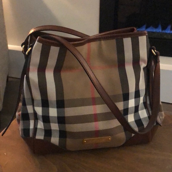 Burberry Handbags - Open to offers. Burberry horseferry check tote